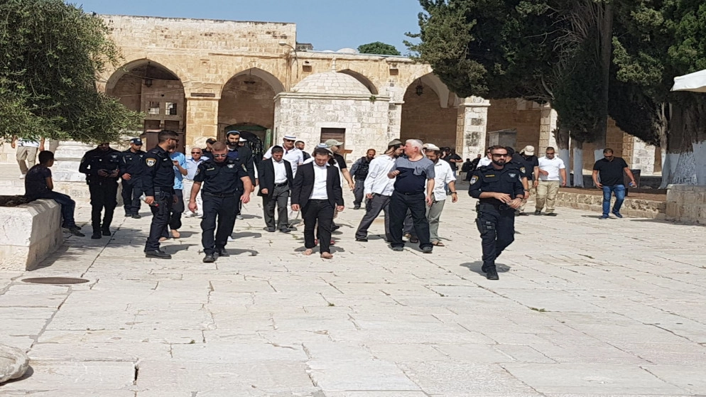 مستوطنون متطرفون يقتحمون المسجد الأقصى