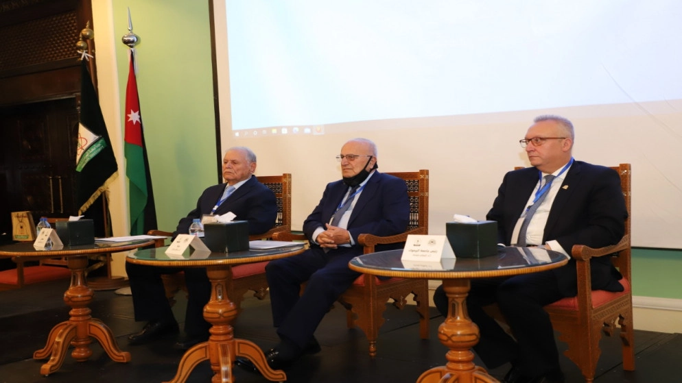 رئيس وزراء سابق: الواسطة والمحسوبية مرض مزمن ومدخل للفساد الإداري