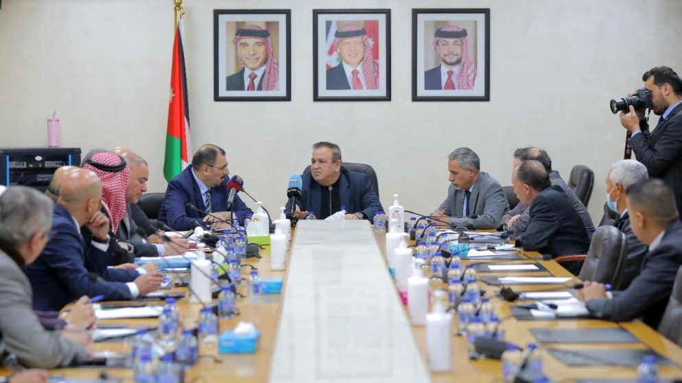 الحكومة ستنظر بموضوع التمديد لـ 1200 موظف بعد الاستغناء عن خدماتهم