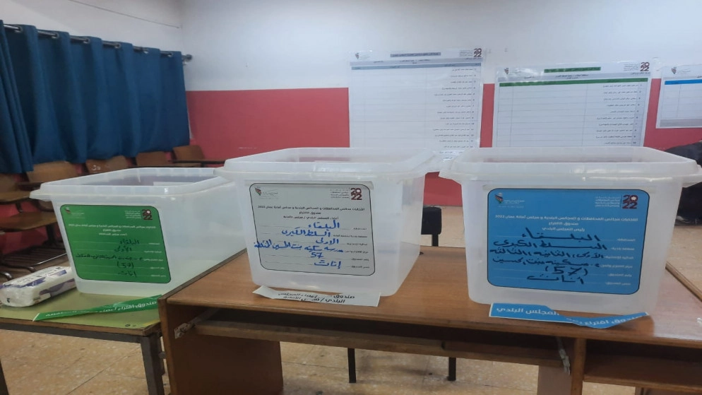 إقبال "يُبشر بخير" بعد فتح صناديق انتخابات مجالس المحافظات والبلدية وأمانة عمّان