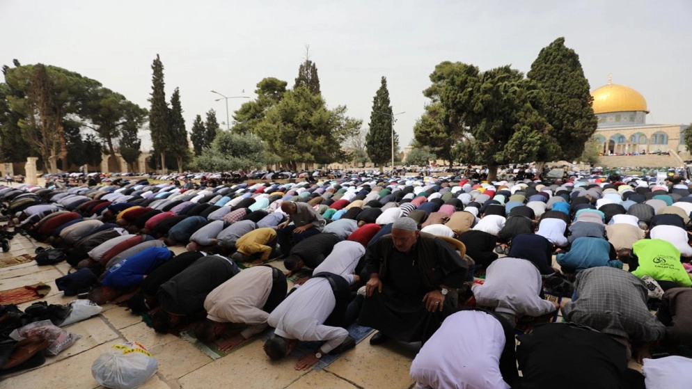 80 ألفا يؤدون صلاة الجمعة الأولى من رمضان في المسجد الأقصى