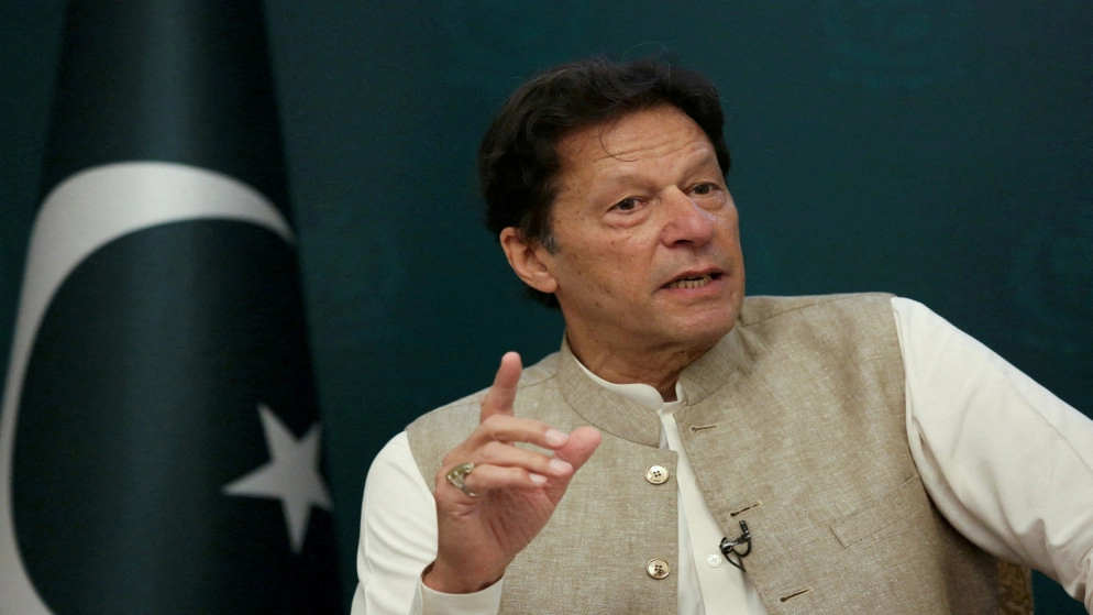 عمران خان يقول إنه لن يعترف بحكومة معارضة في حالة الإطاحة به