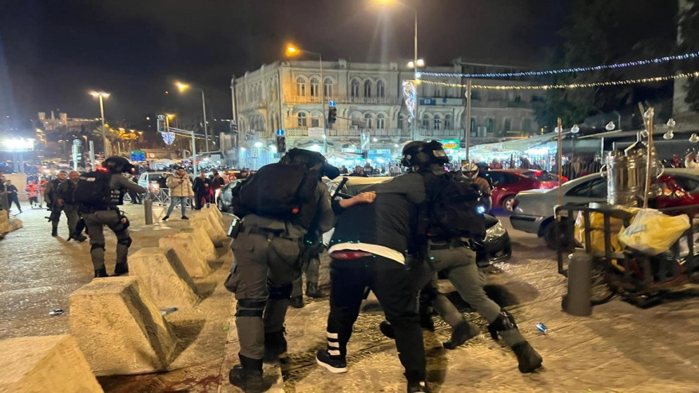 إصابات واعتقالات واعتداء على المصلين في القدس المحتلة