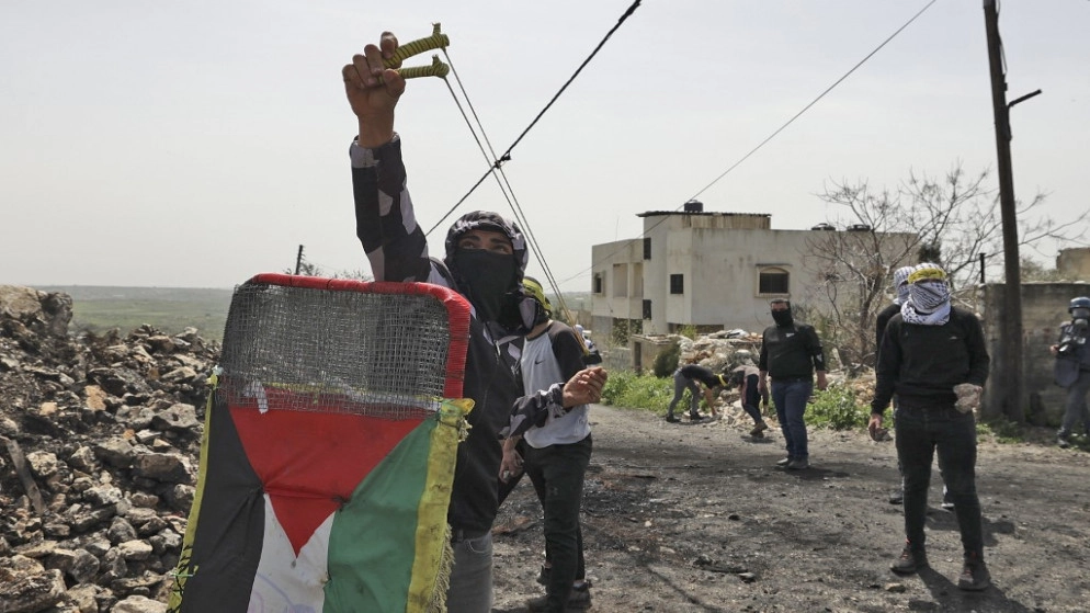 إصابة 24 فلسطينيا خلال مواجهات مع قوات الاحتلال الإسرائيلي جنوب نابلس