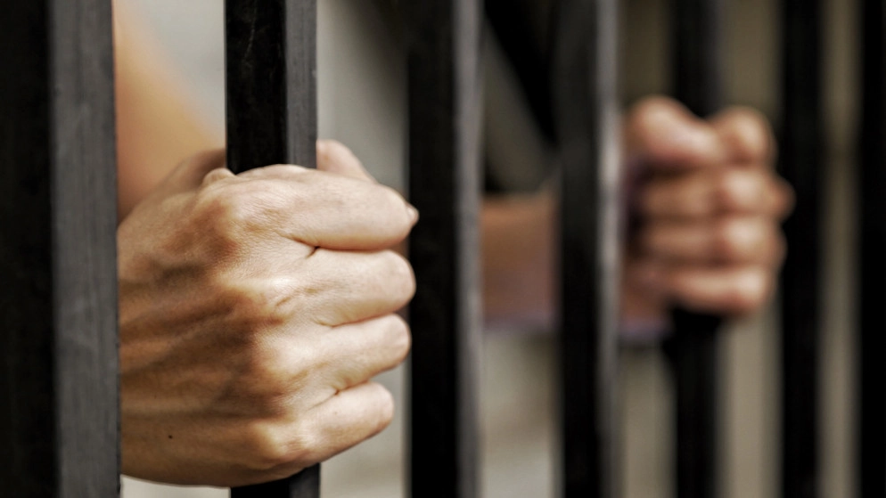 الحبس 6 سنوات لشخص اعتدى على قاض بمحكمة الوسطية في إربد