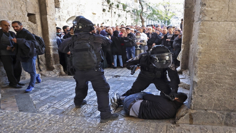 قوات الاحتلال الإسرائيلي تفرج عن 18 طفلا فلسطينيا اعتقلوا عند المسجد الأقصى