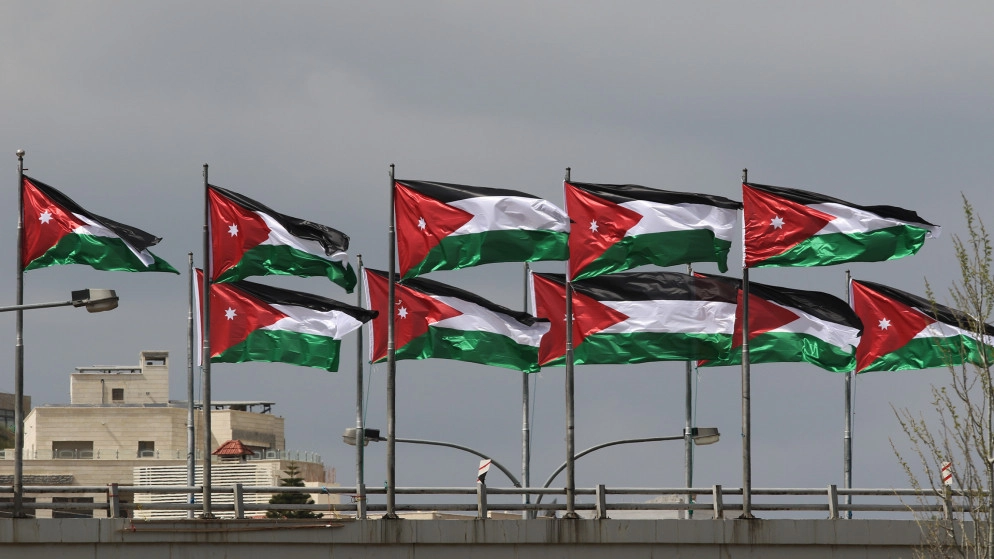 الأردنيون يحتفلون بيوم العلم الوطني