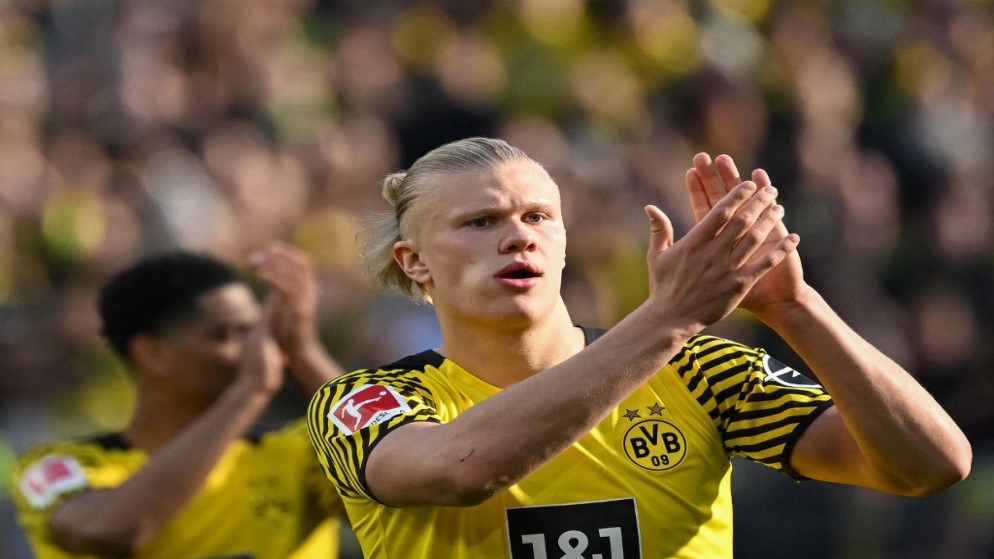دورتموند يسحق فولفسبورغ بسداسية ويعيد فارق الـ 6 نقاط مع بايرن