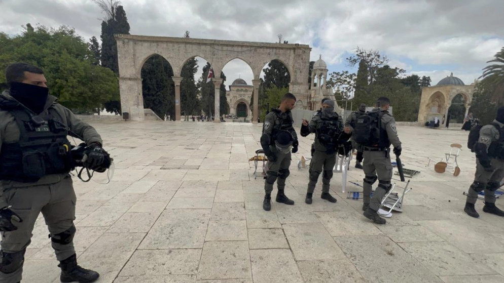 إصابة 21 فلسطينيا في المسجد الأقصى خلال قمع شرطة الاحتلال الإسرائيلي للمصلين