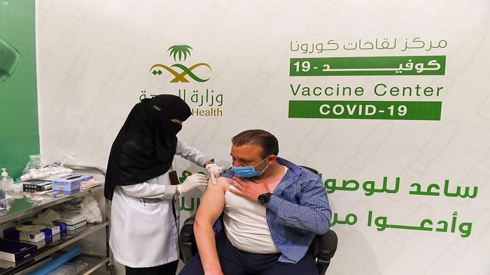 السعودية تُعطي جرعة رابعة من لقاح كورونا لمن هم فوق الخمسين عاما