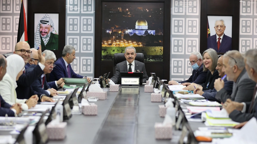 رئيس الوزراء الفلسطيني يطالب "أونروا" بـ"عدم اتخاذ إجراءات" تمس حقوق اللاجئين