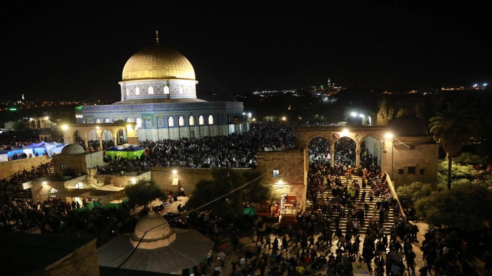 نحو 250 ألف مصلٍ يحيون ليلة الـ27 من رمضان في المسجد الأقصى