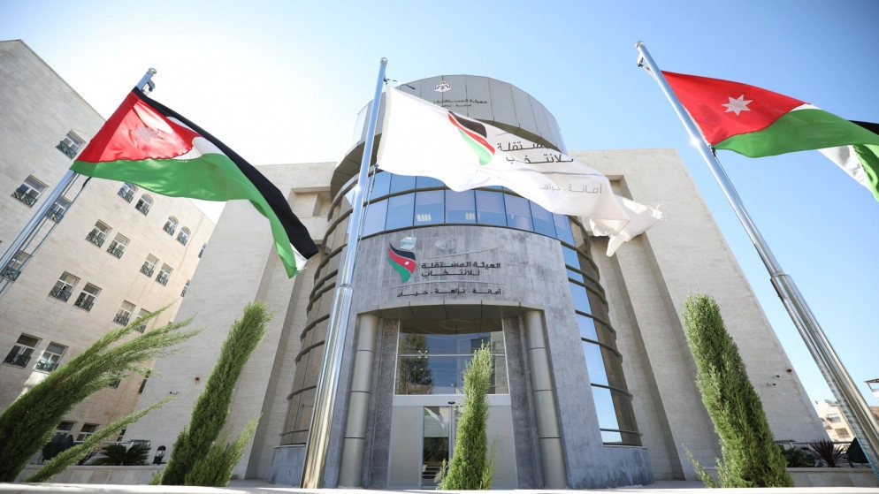 الهيئة المستقلة للانتخاب تبدأ بصرف مستحقات العاملين في الانتخابات