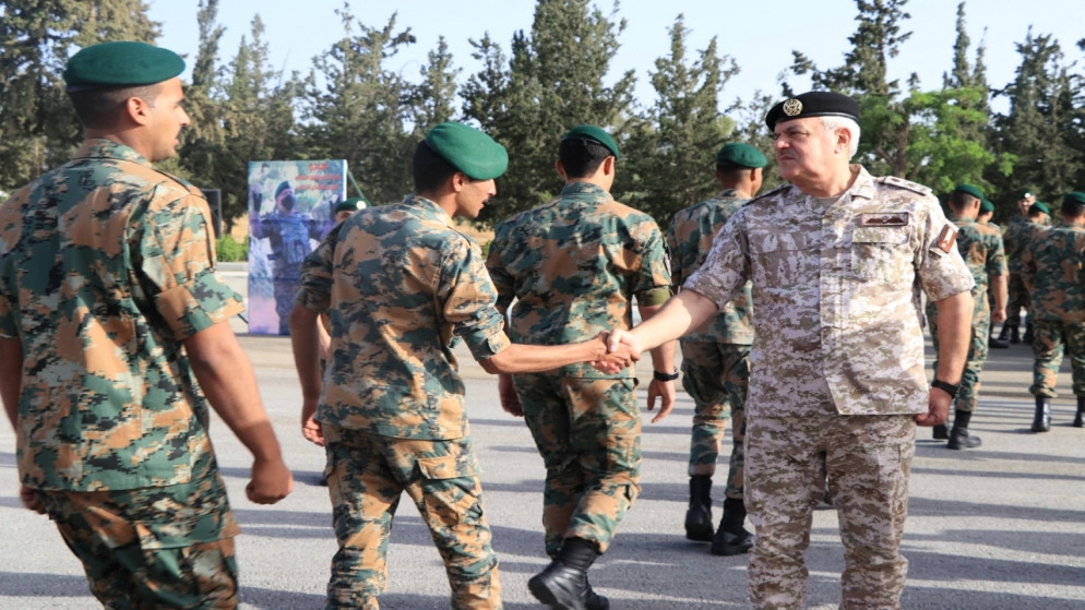رئيس هيئة الأركان يؤدي صلاة عيد الفطر مع مرتبات قيادة الحرس الملكي الخاص