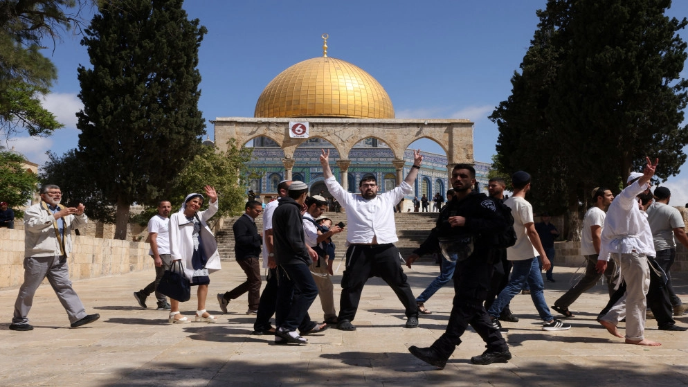 اقتحام نحو 800 مستوطن للمسجد الأقصى واعتداءات إسرائيلية على مصلين