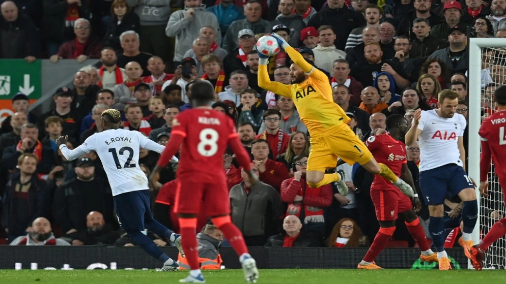ليفربول يتعادل ويتعرض لضربة في الصراع على لقب الدوري الإنجليزي