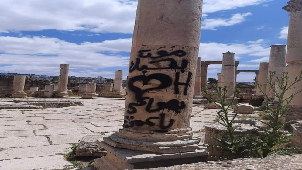 "الآثار العامة": معالجة علمية دائمة ستجري قريبا لأعمدة جرى تشويهها في جرش