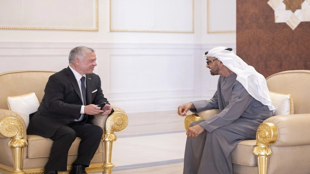 الملك يقدم العزاء في أبوظبي بوفاة الرئيس الإماراتي الراحل الشيخ خليفة بن زايد