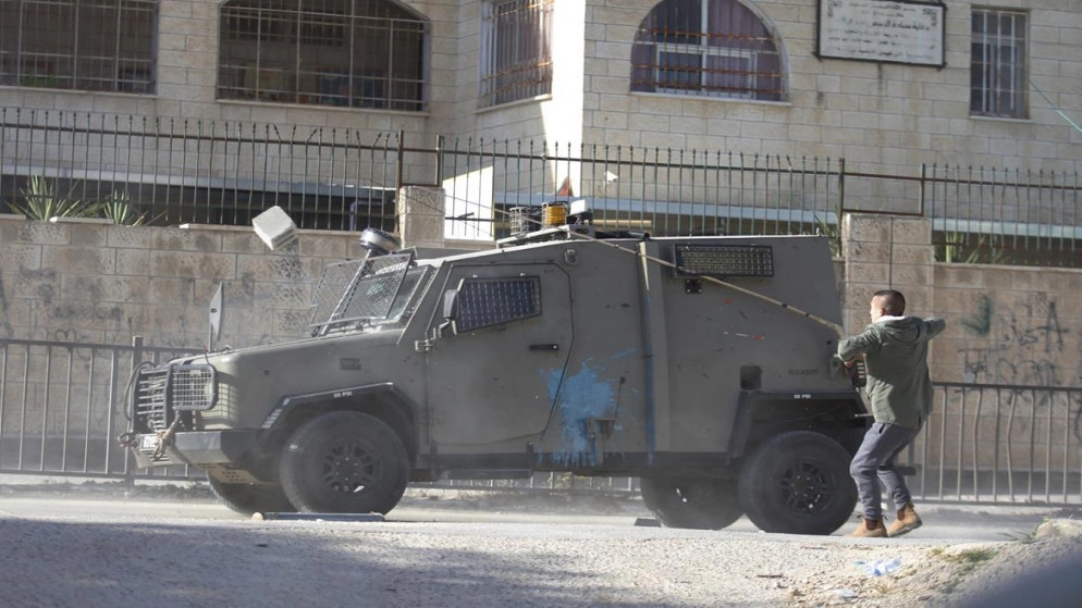 قوات الاحتلال الإسرائيلي تقتحم مخيم جنين وتعتقل شابا فلسطينيا