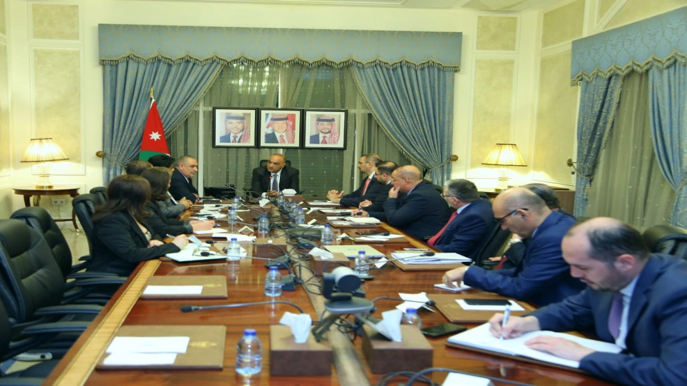 الخصاونة لبعثة صندوق النقد: إجراءات حكومية جديدة كفيلة بتعزيز النمو الاقتصادي