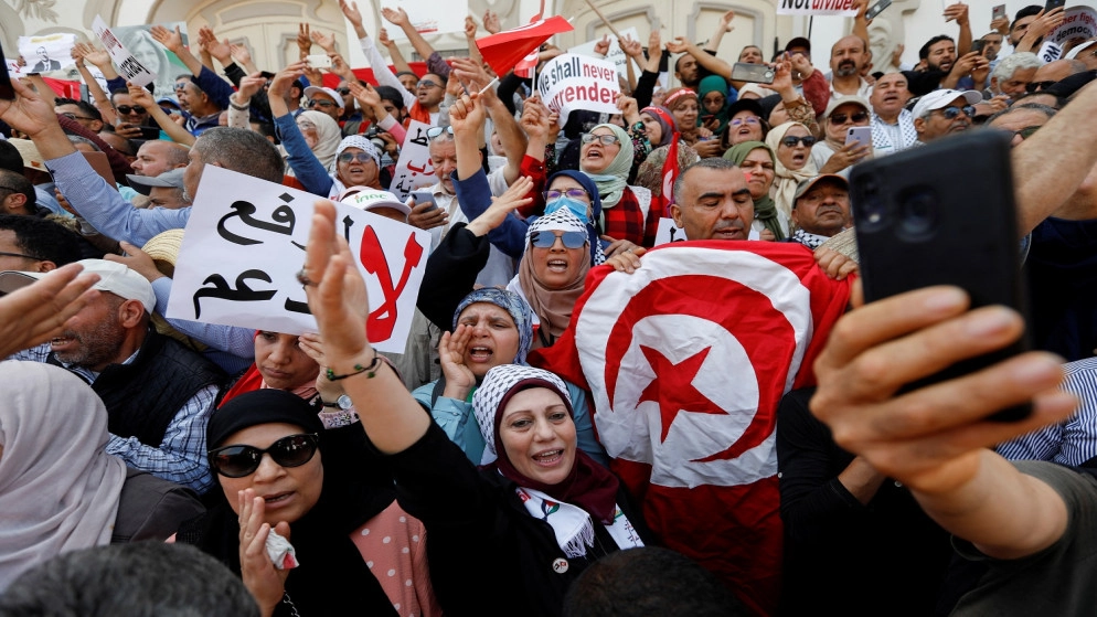 الاتحاد التونسي للشغل يقاطع حوارا دعا إليه سعيد ويلوح بالإضراب