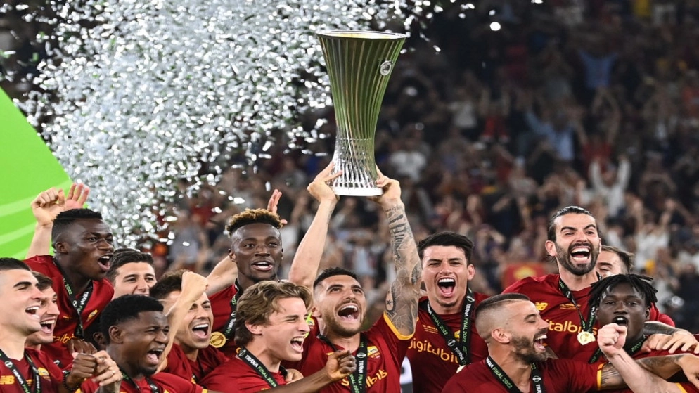 نادي روما الإيطالي يتوج بلقبه القاري الأول