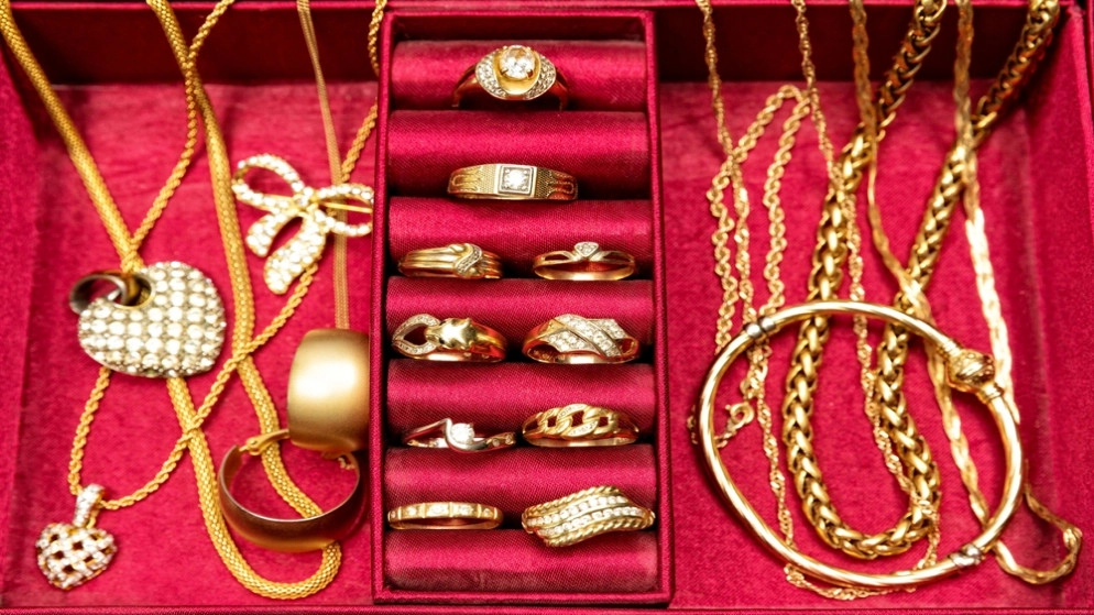 37.9 دينارا سعر غرام الذهب عيار 21 محليا