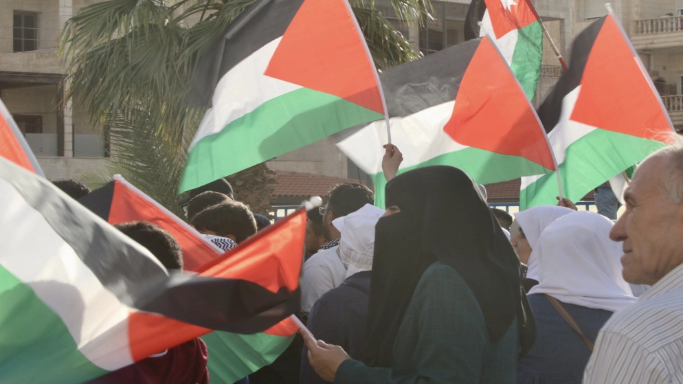 أردنيون يشاركون في وقفة في عمّان ترفض "مسيرة الأعلام" في القدس