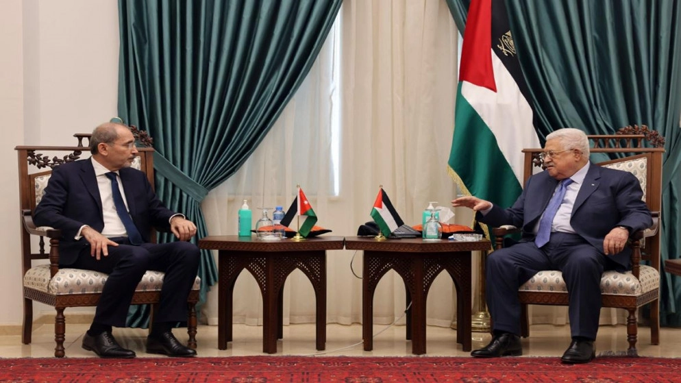 وزير الخارجية ينقل رسالة من الملك إلى الرئيس الفلسطيني