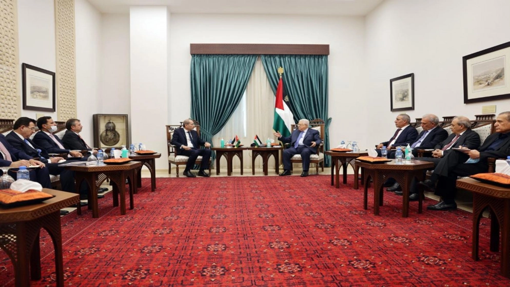 وزير الخارجية ينقل رسالة من الملك إلى الرئيس الفلسطيني