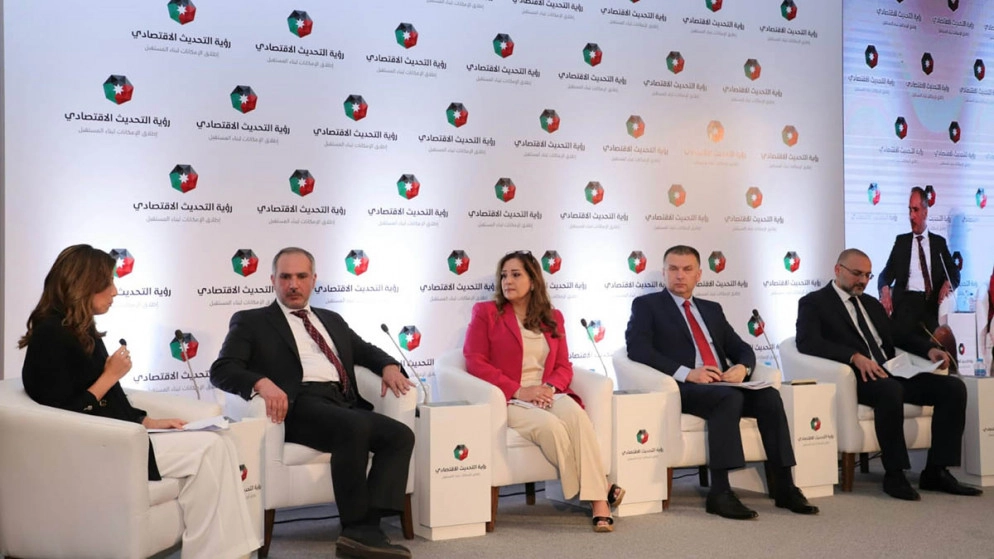 جلسة "الخدمات المستقبلية" تناقش دور القطاع التكنولوجي والمالي في التحديث الاقتصادي