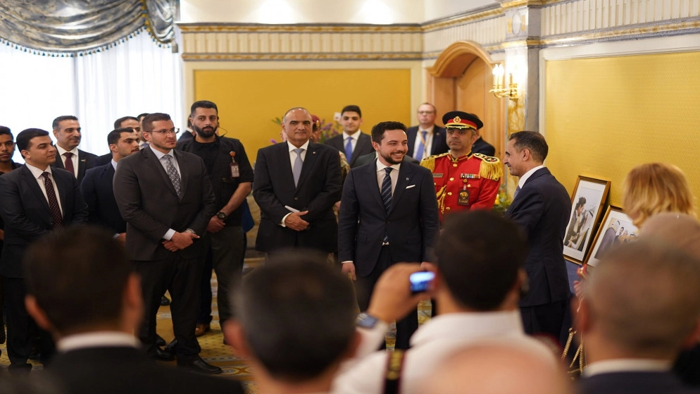 ولي العهد يلتقي عددا من أبناء الجالية الأردنية المقيمين في الكويت