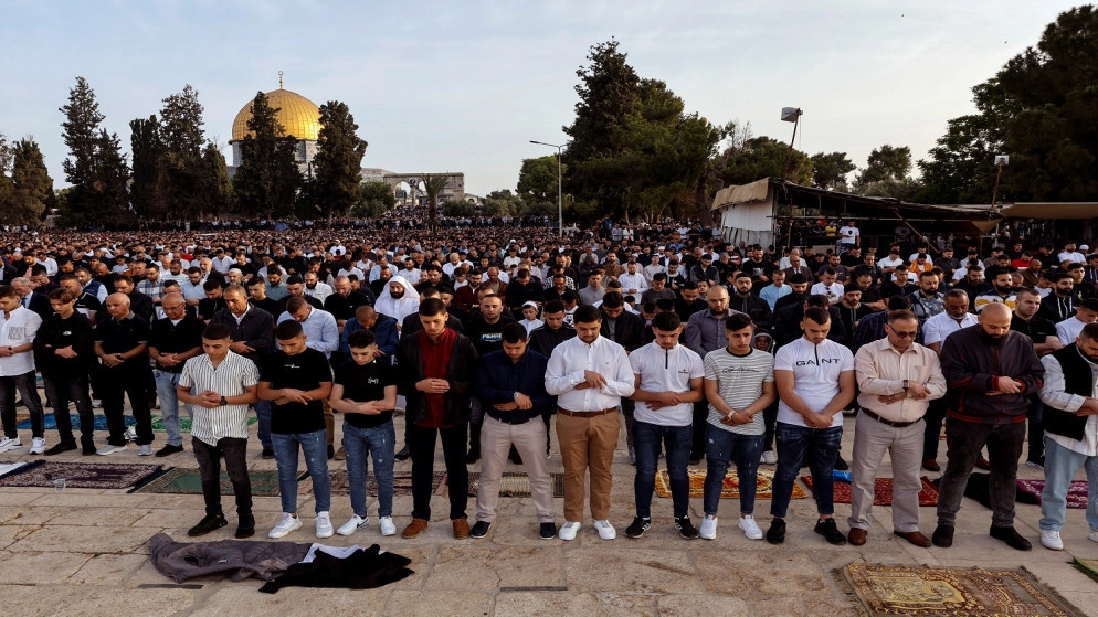 45 ألفا أدوا صلاة الجمعة في المسجد الأقصى