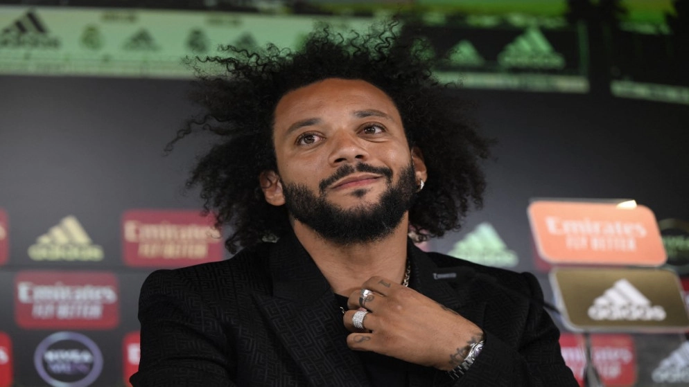 مارسيلو يودّع ريال مدريد بالدموع ويؤكد أن لا نية لديه للاعتزال