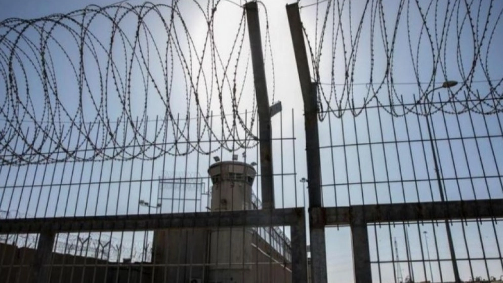 أسير فلسطيني يواصل إضرابه عن الطعام لليوم 111 رفضا لاعتقاله الإداري