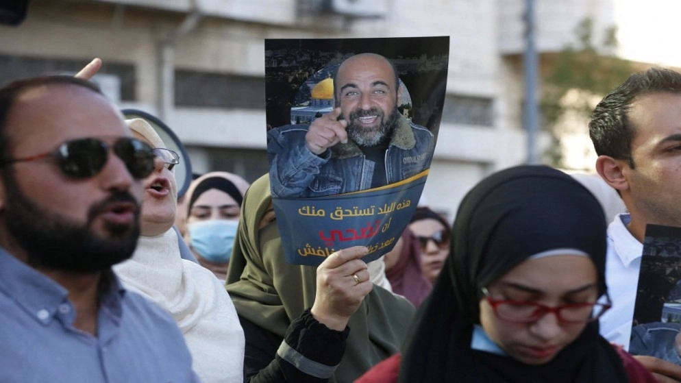 الإفراج عن الموقوفين بتهمة قتل الناشط الفلسطيني المعارض نزار بنات بكفالة