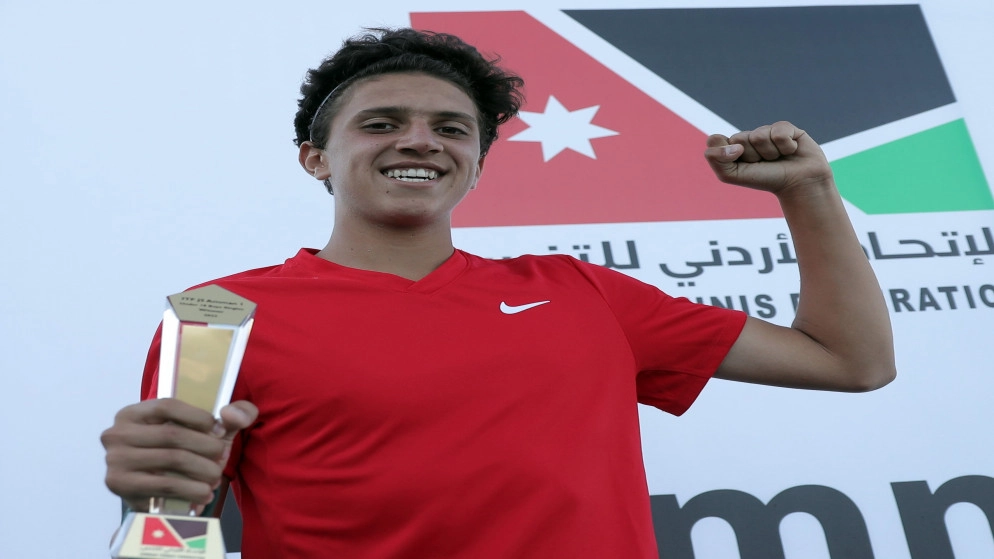 محمد القطب يتوج بلقب بطولة عمان الدولية للتنس للناشئين