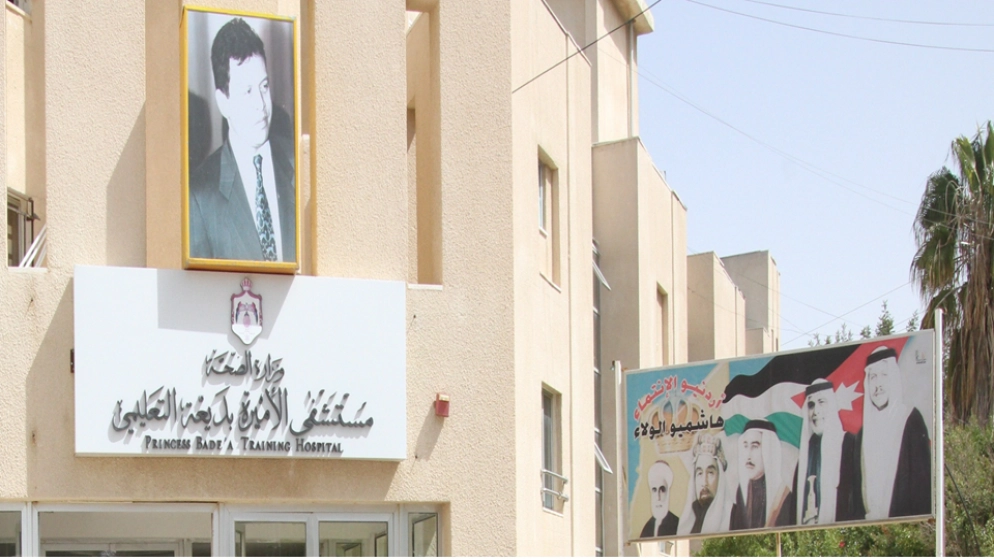 شخص يعتدي على طبيب بمستشفى في إربد بعد منعه "دخول غرفة التوليد" مع مراجعة