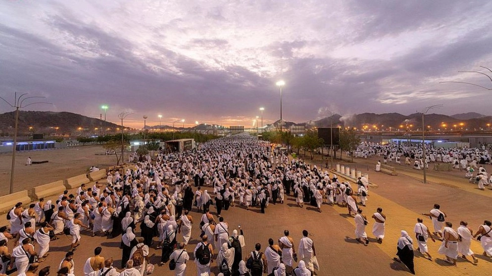الحجاج يستقرون في مزدلفة بعد النفرة من عرفات