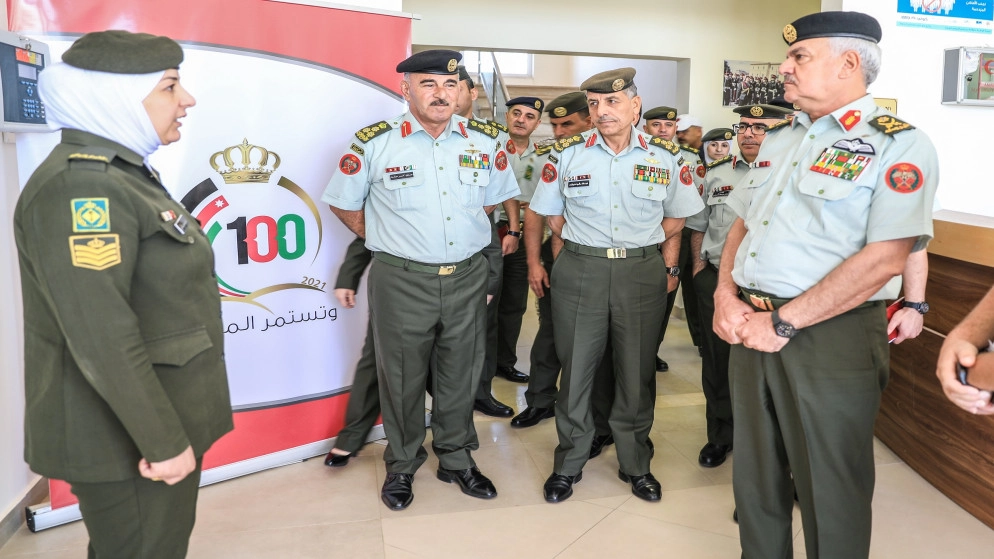 رئيس هيئة الأركان يزور عددا من الوحدات العسكرية