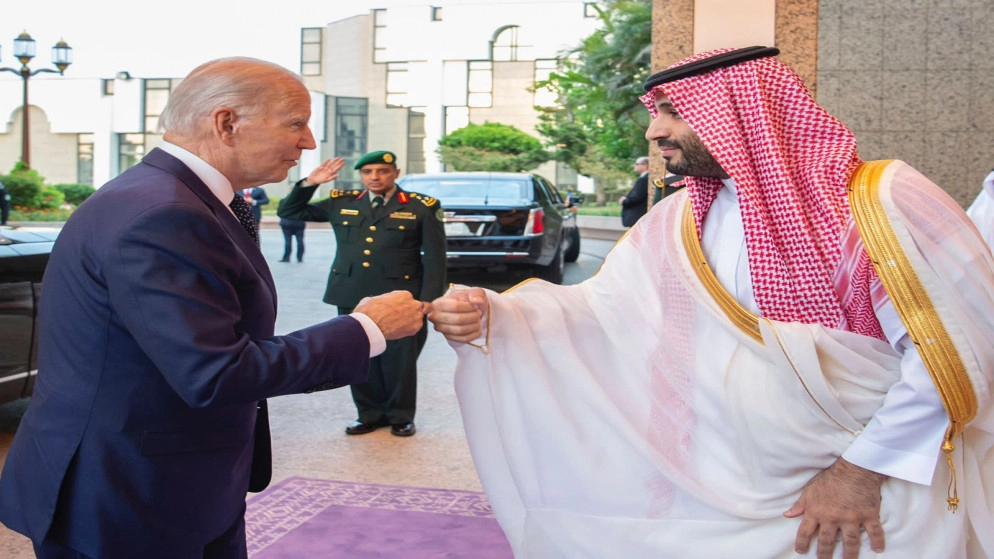 ولي العهد السعودي يجتمع بالرئيس الأميركي بايدن في قصر السلام في جدة