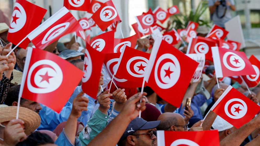 المئات يحتجون على استفتاء دستور تونس