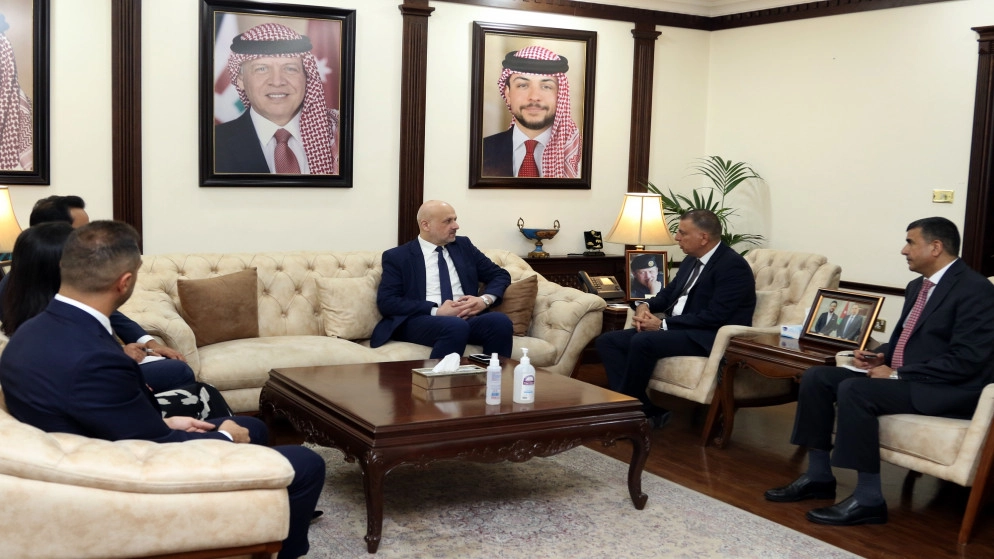 وزير الداخلية يعرض لنظيره اللبناني تجهيزات لوجستية يستخدمها الأردن في معابره