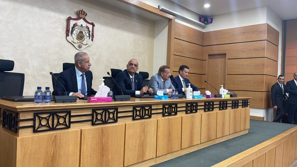 اجتماع نيابي حكومي لمناقشة قضايا تخص الشأن العام