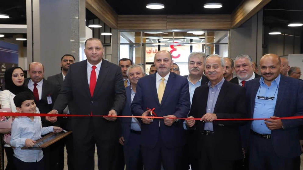 وزير الصناعة يفتتح مهرجان صيف عمان الدولي للتسوق
