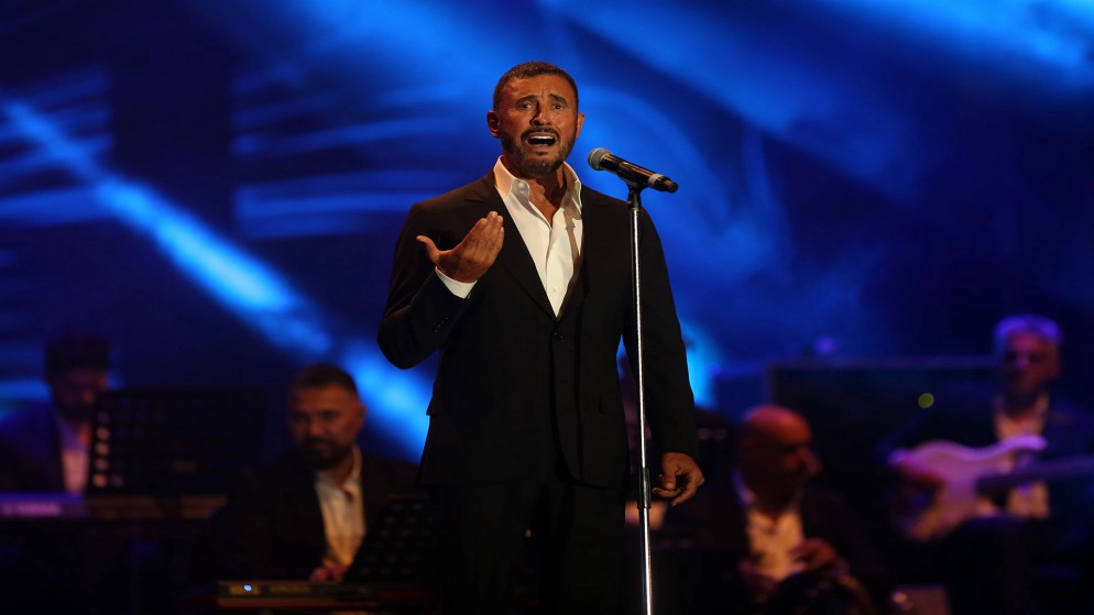كاظم الساهر يضيء ليالي عمّان بباقة من أغاني الحب