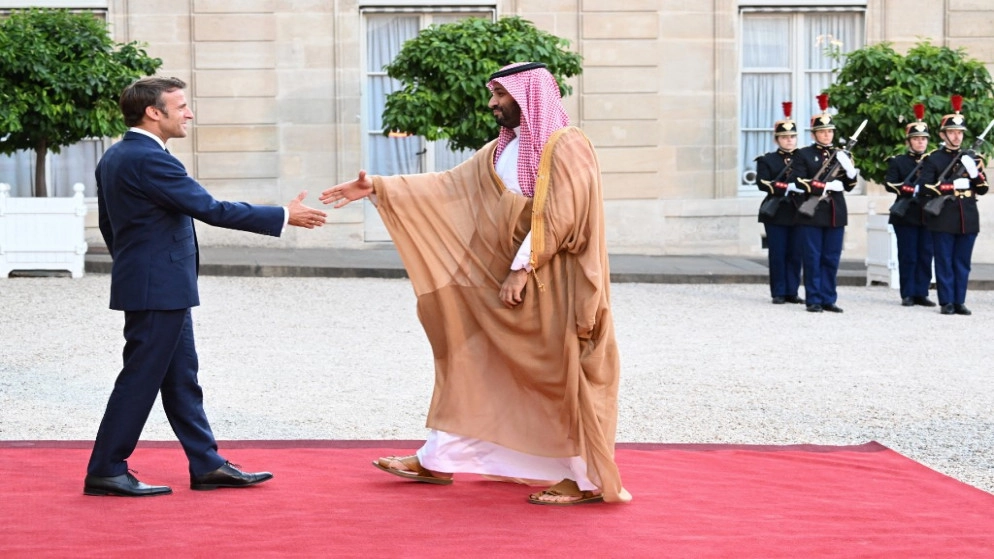 ماكرون يعول على ولي عهد السعودية لتخفيف آثار الحرب في أوكرانيا