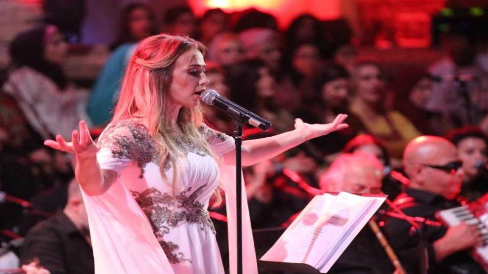 دلال أبو آمنة تستحضر فلسطين وذاكرتها وتغني موروثها في جرش