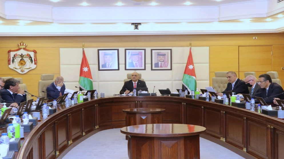 إقرار آلية صرف وتوزيع دعم المحروقات لمنتفعي صندوق المعونة وطلبة الجامعات والنقل العام