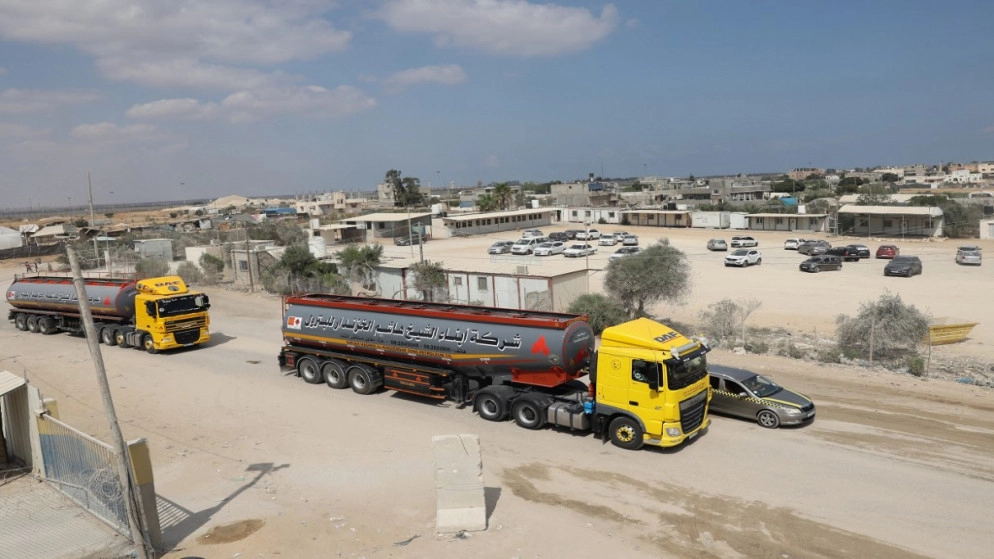 شاحنات وقود تدخل قطاع غزة مع إعادة فتح معبر كرم أبو سالم